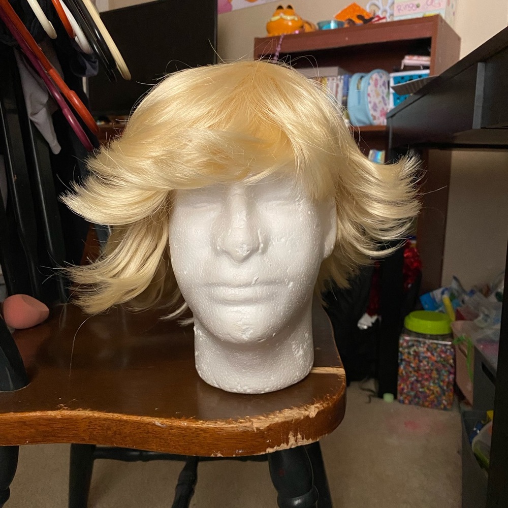 Blonde shirt male cosplay wig